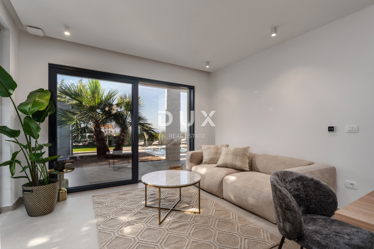 ISTRIA, PARENZO - Villa esclusiva, tre unità abitative, lusso in riva al mare