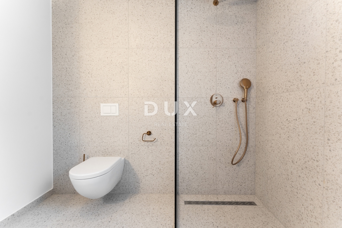 ISTRIA, PARENZO - Villa esclusiva, tre unità abitative, lusso in riva al mare