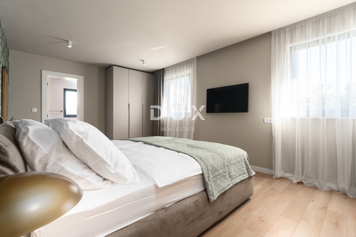 ISTRIA, PARENZO - Villa esclusiva, tre unità abitative, lusso in riva al mare