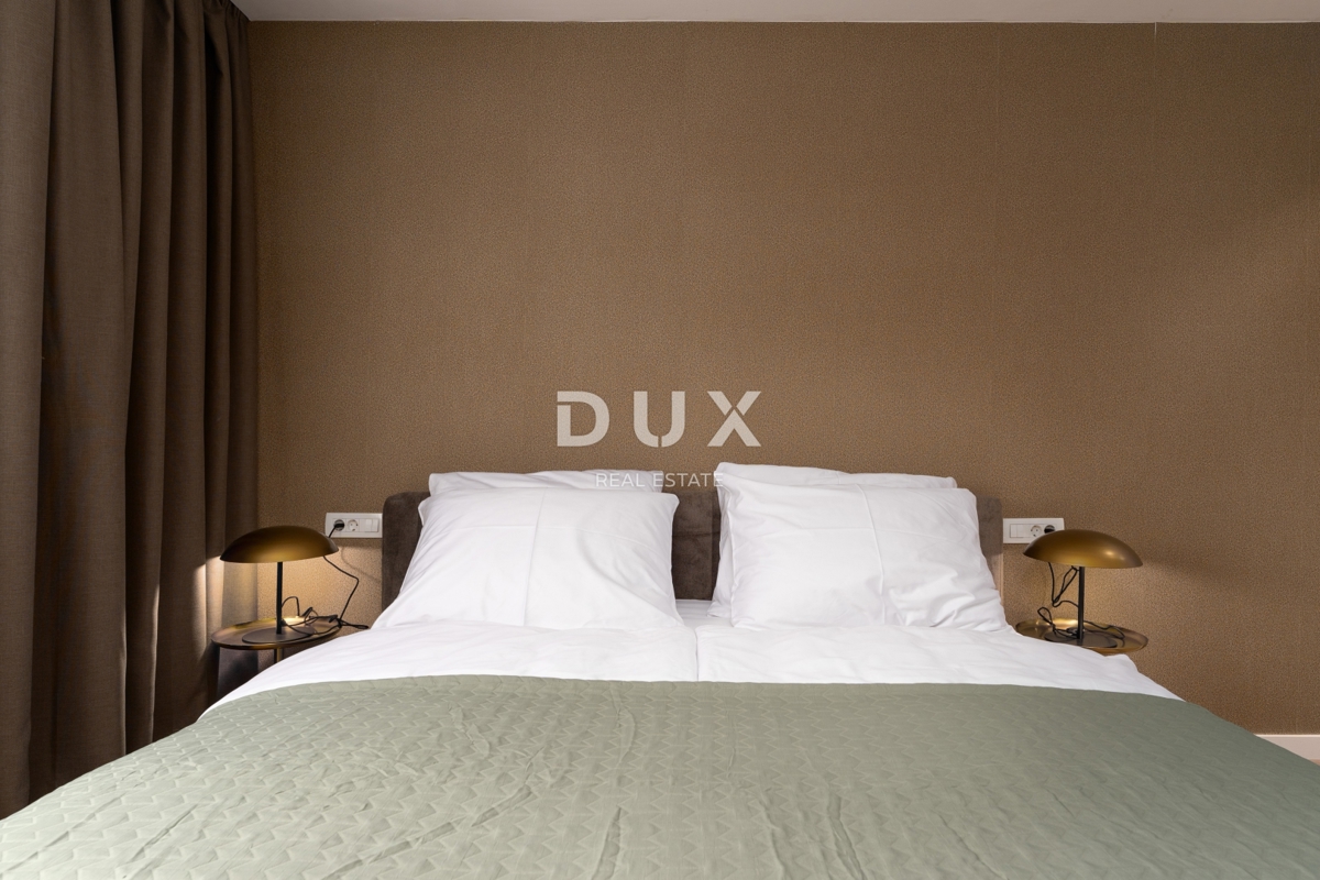 ISTRIA, PARENZO - Villa esclusiva, tre unità abitative, lusso in riva al mare