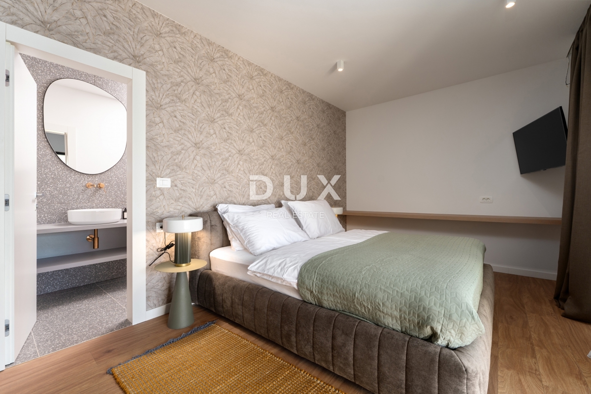 ISTRIA, PARENZO - Villa esclusiva, tre unità abitative, lusso in riva al mare