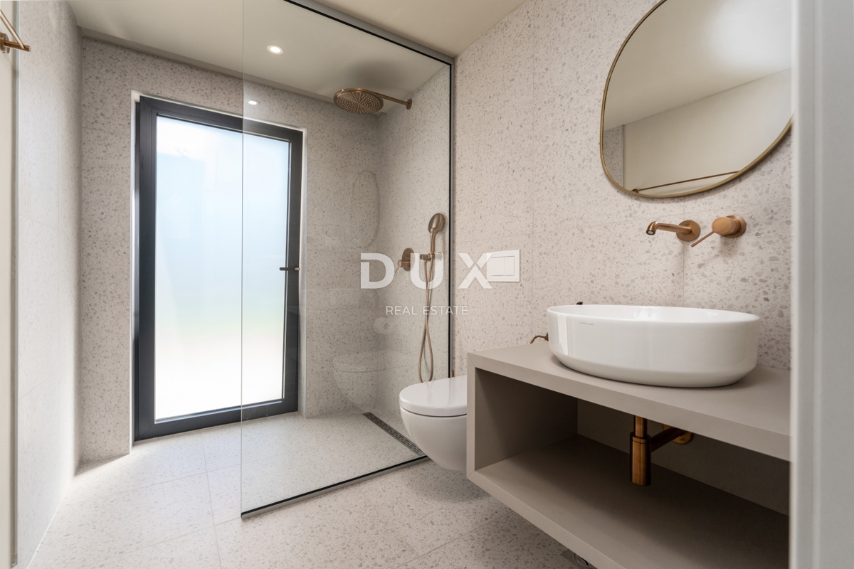 ISTRIA, PARENZO - Villa esclusiva, tre unità abitative, lusso in riva al mare