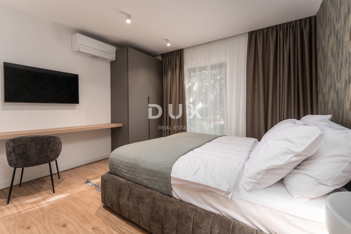 ISTRIA, PARENZO - Villa esclusiva, tre unità abitative, lusso in riva al mare