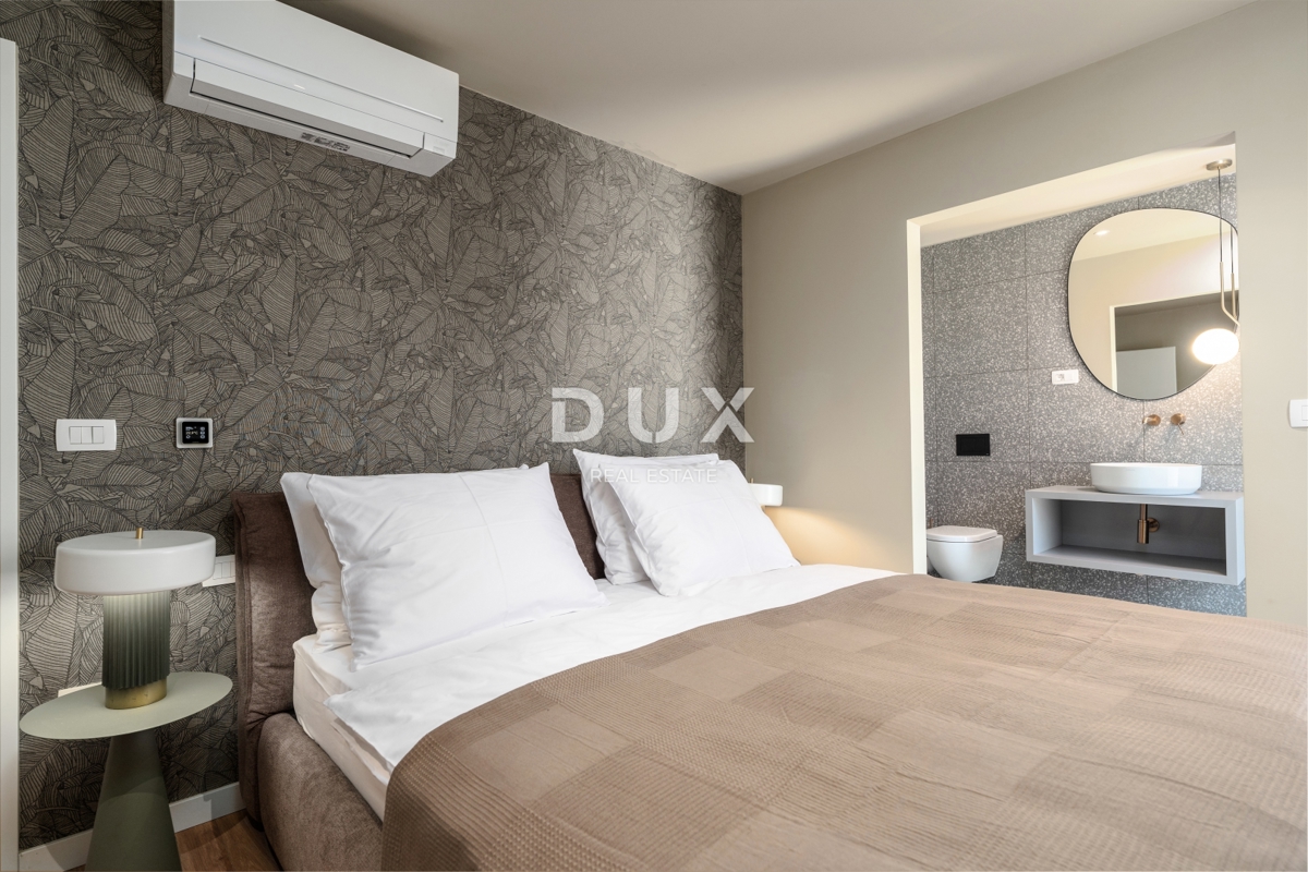 ISTRIA, PARENZO - Villa esclusiva, tre unità abitative, lusso in riva al mare