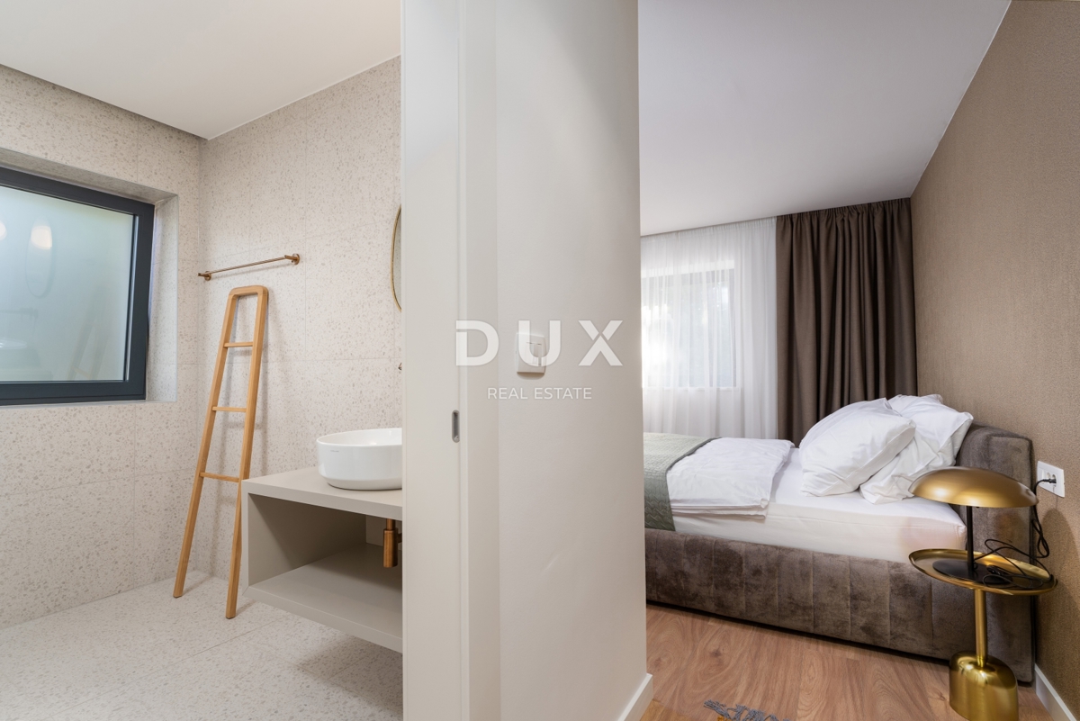 ISTRIA, PARENZO - Villa esclusiva, tre unità abitative, lusso in riva al mare