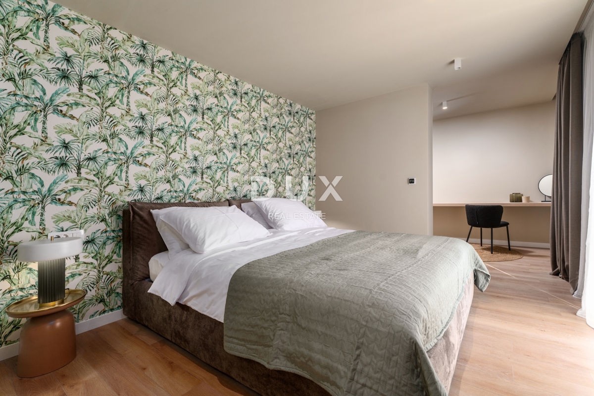 ISTRIA, PARENZO - Villa esclusiva, tre unità abitative, lusso in riva al mare