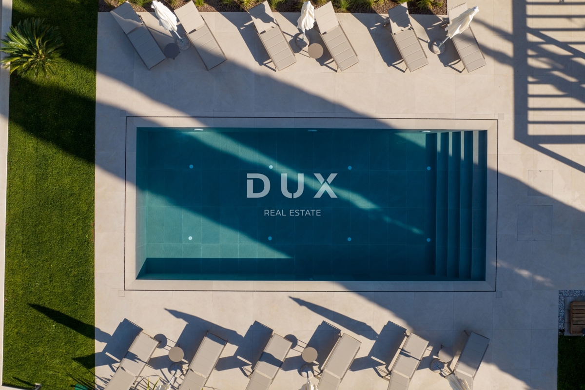 ISTRIA, PARENZO - Villa esclusiva, tre unità abitative, lusso in riva al mare