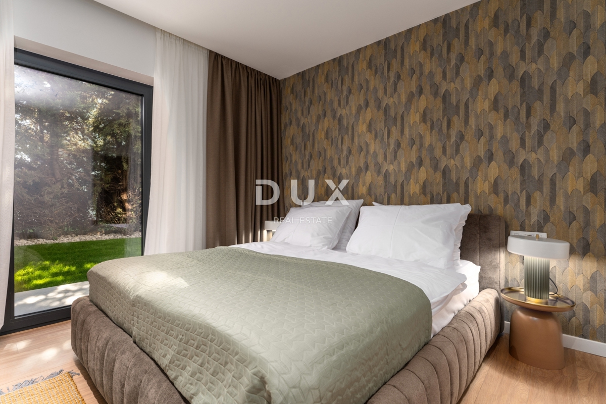 ISTRIA, PARENZO - Villa esclusiva, tre unità abitative, lusso in riva al mare