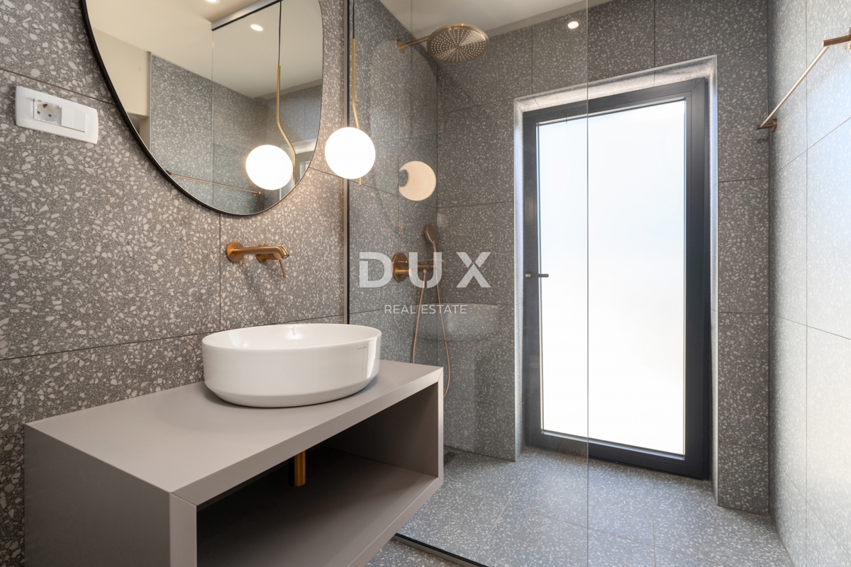 ISTRIA, PARENZO - Villa esclusiva, tre unità abitative, lusso in riva al mare