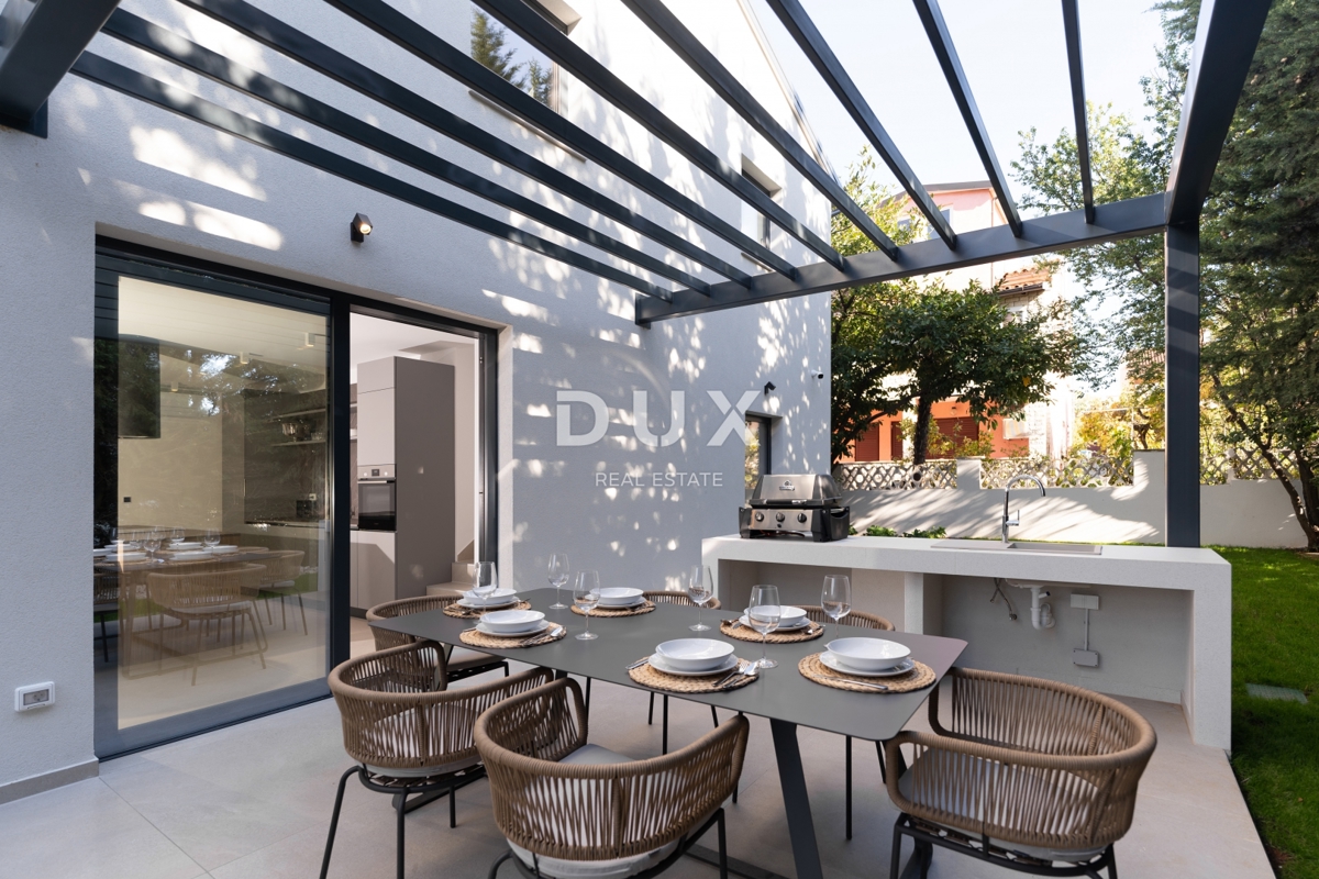 ISTRIA, PARENZO - Villa esclusiva, tre unità abitative, lusso in riva al mare