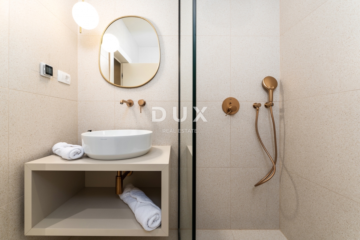 ISTRIA, PARENZO - Villa esclusiva, tre unità abitative, lusso in riva al mare