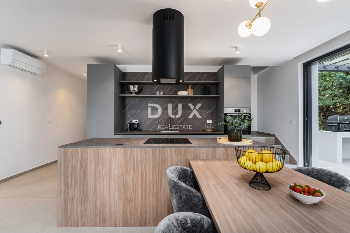 ISTRIA, PARENZO - Villa esclusiva, tre unità abitative, lusso in riva al mare