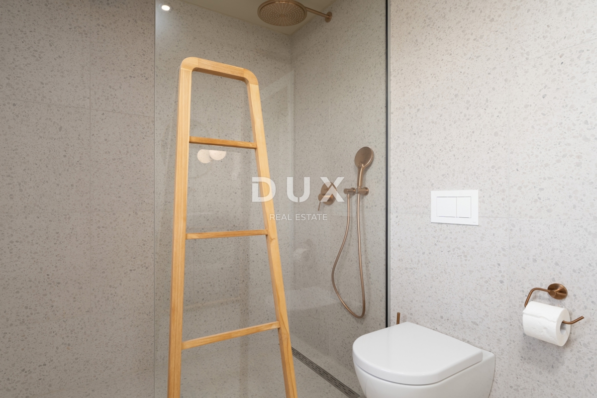 ISTRIA, PARENZO - Villa esclusiva, tre unità abitative, lusso in riva al mare