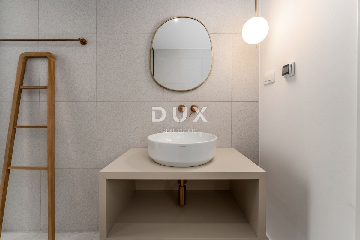 ISTRIA, PARENZO - Villa esclusiva, tre unità abitative, lusso in riva al mare