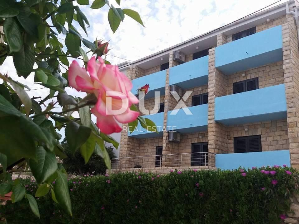 ISOLA DI PAG, PAG - Ampio hotel con accesso alla spiaggia