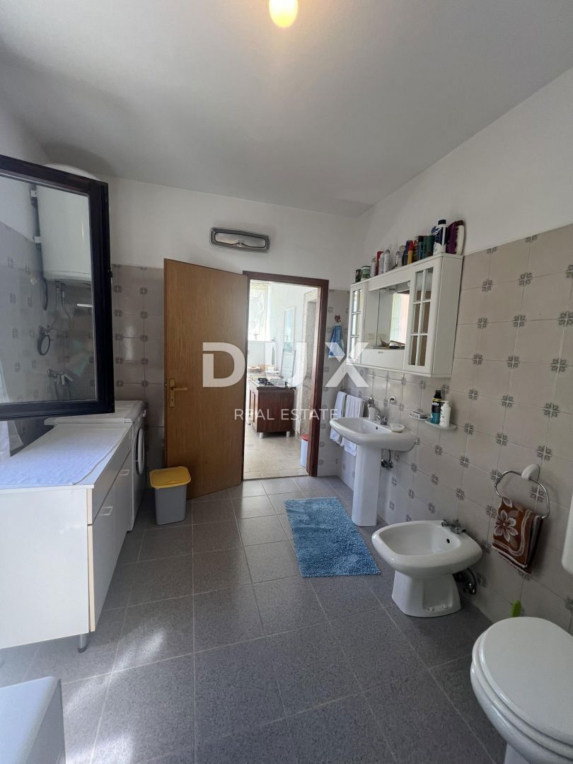 ISTRIA, VIŠNJAN - Proprietà di due case in pietra immerse nella natura e con vista sul mare