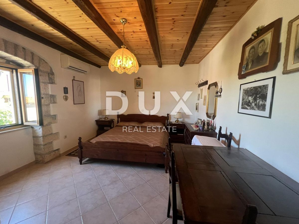 ISTRIA, VIŠNJAN - Proprietà di due case in pietra immerse nella natura e con vista sul mare