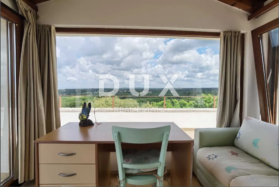 ISTRIA, VIŠNJAN - Proprietà di due case in pietra immerse nella natura e con vista sul mare