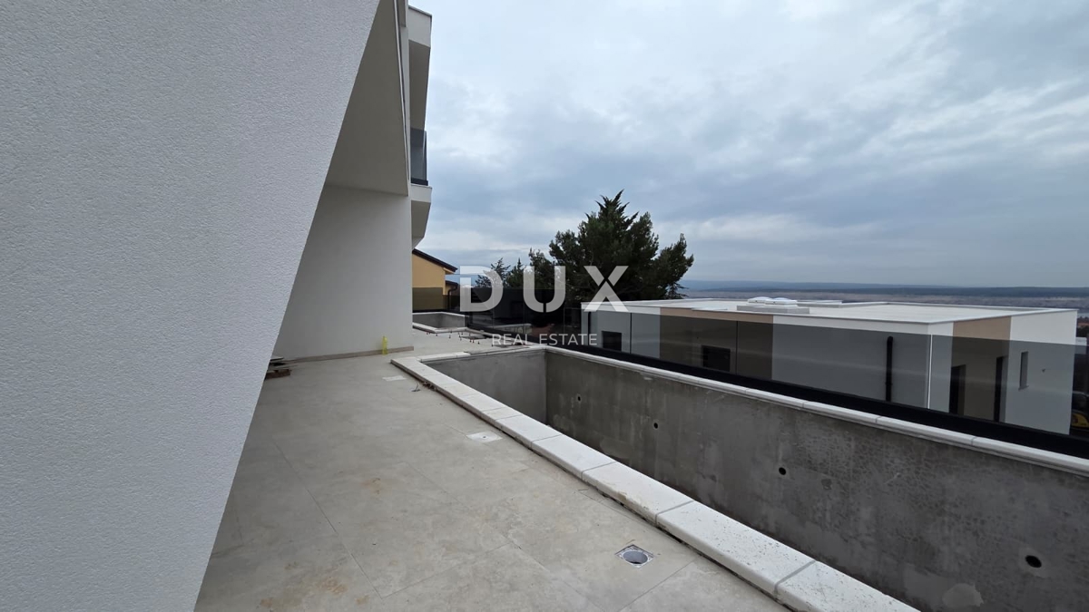 CRIKVENICA, JADRANOVO - lussuosa casa bifamiliare con piscina, 143m2