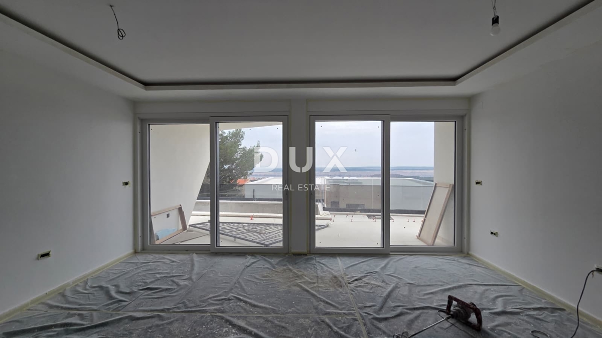 CRIKVENICA, JADRANOVO - lussuosa casa bifamiliare con piscina, 143m2