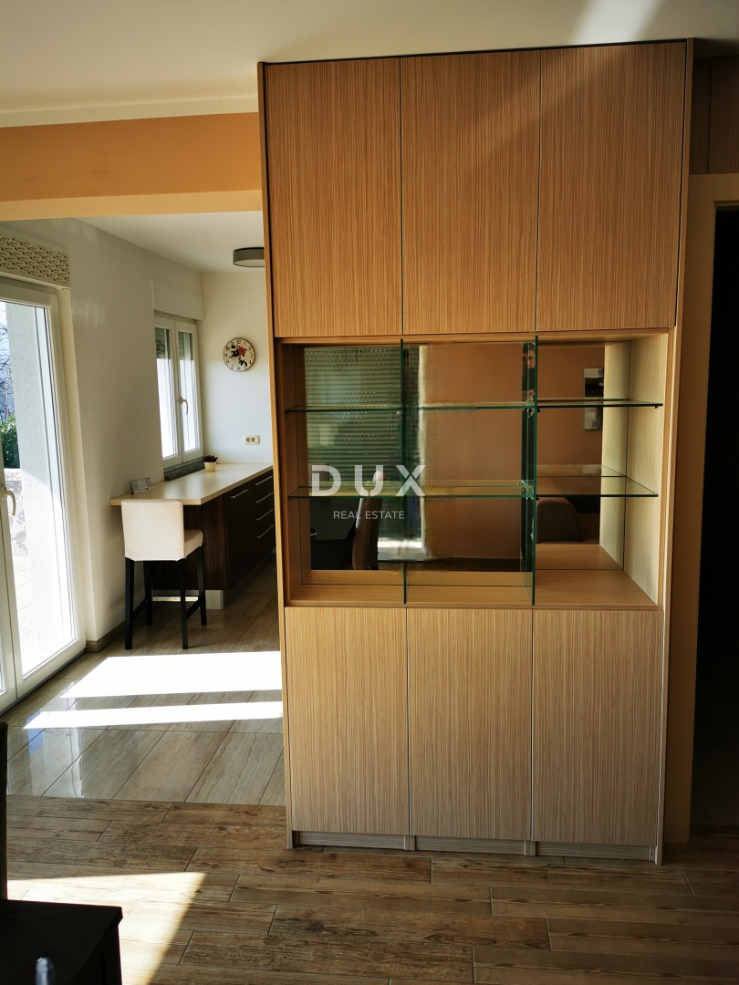 KASTAV, REŠETARI - appartamento 105m2 con vista mare aperta, 3 camere da letto + soggiorno, piano terra + giardino 200m2