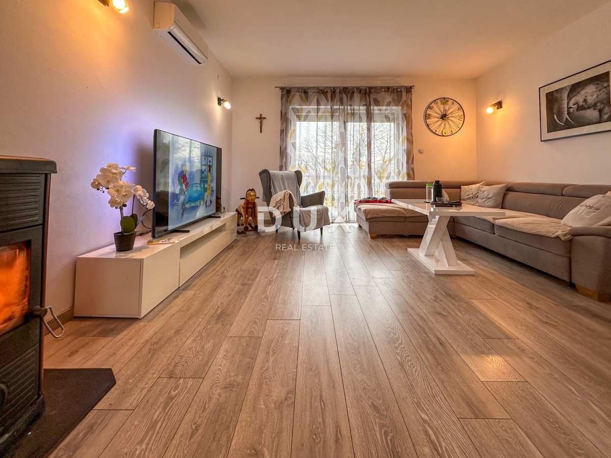 RIJEKA, KUKULJANOVO - 3 camere da letto arredate + soggiorno al piano terra con giardino di 356 m2