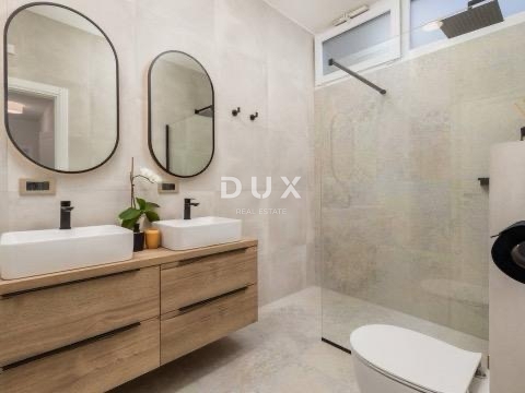 OPATIJA, CENTRO - Appartamento ristrutturato di recente con 2 camere da letto + soggiorno e giardino, OCCASIONE!