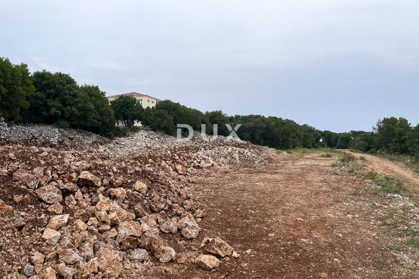 KOSTRENA - Terreno edificabile pronto vicino al mare!