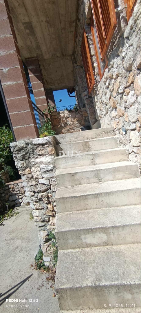 CRIKVENICA, BELGRADO - due appartamenti con vista mare + cortile! OCCASIONE!