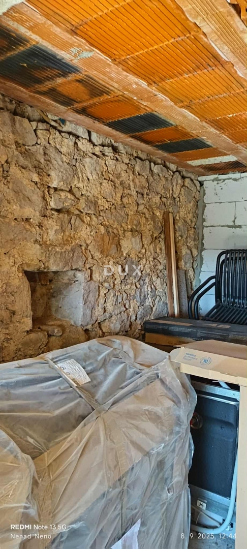 CRIKVENICA, BELGRADO - due appartamenti con vista mare + cortile! OCCASIONE!