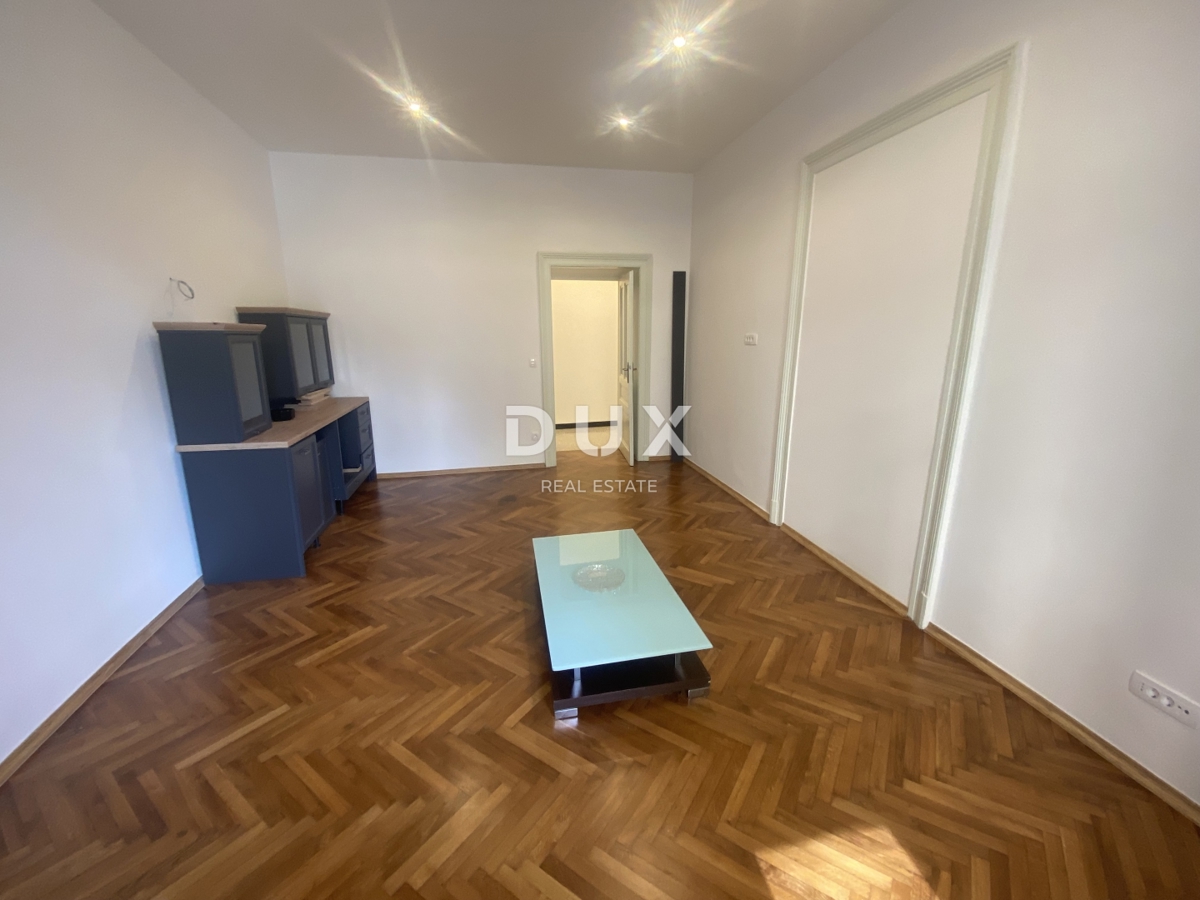 RIJEKA, CENTRO - appartamento con due camere da letto