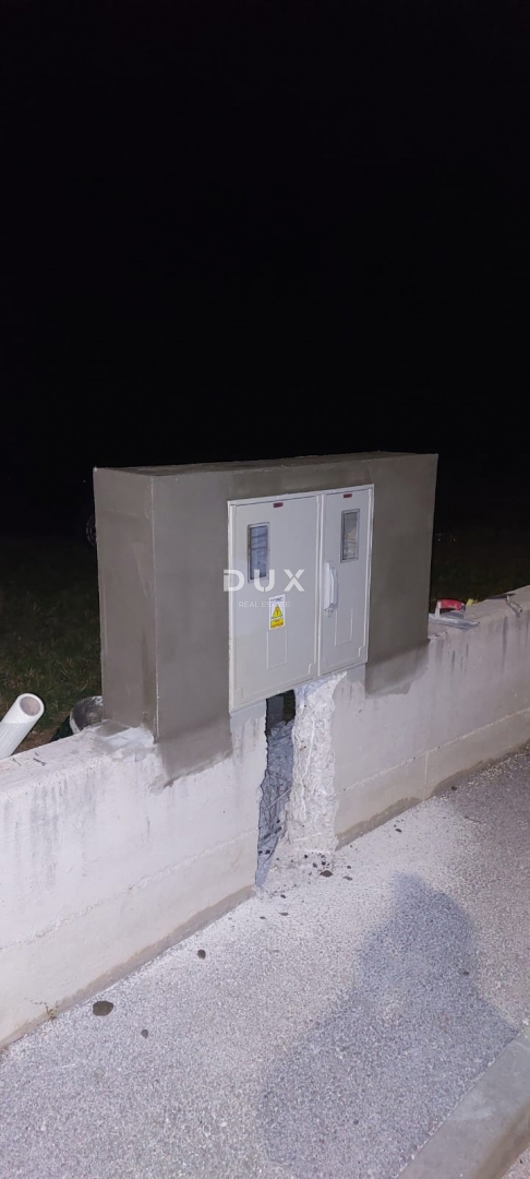 ISTRIA, KRNICA - Terreno edificabile con permesso di costruire per una casa + terreno agricolo!