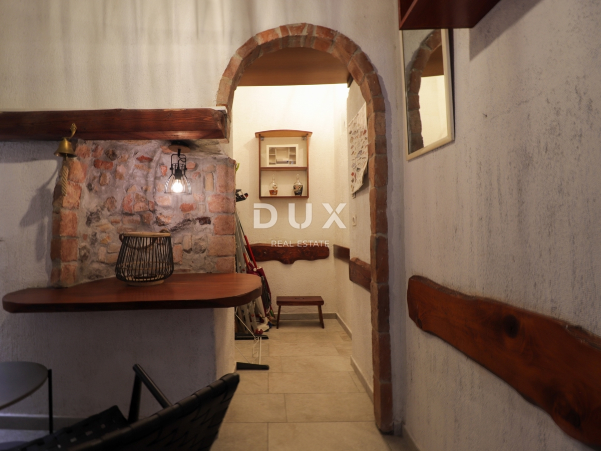 OPATIJA, CENTRO - monolocale in villa storica in seconda fila dal mare, RISTRUTTURATO!