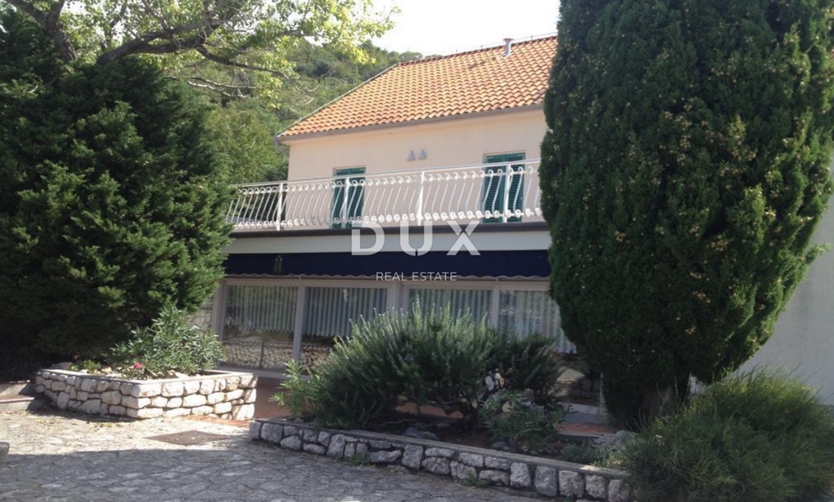 ZONA DI SENJ – Residenza esclusiva in prima linea sul mare