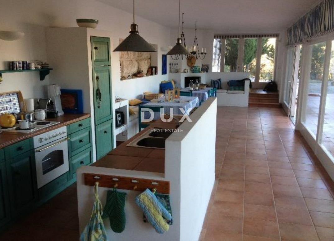 ZONA DI SENJ – Residenza esclusiva in prima linea sul mare