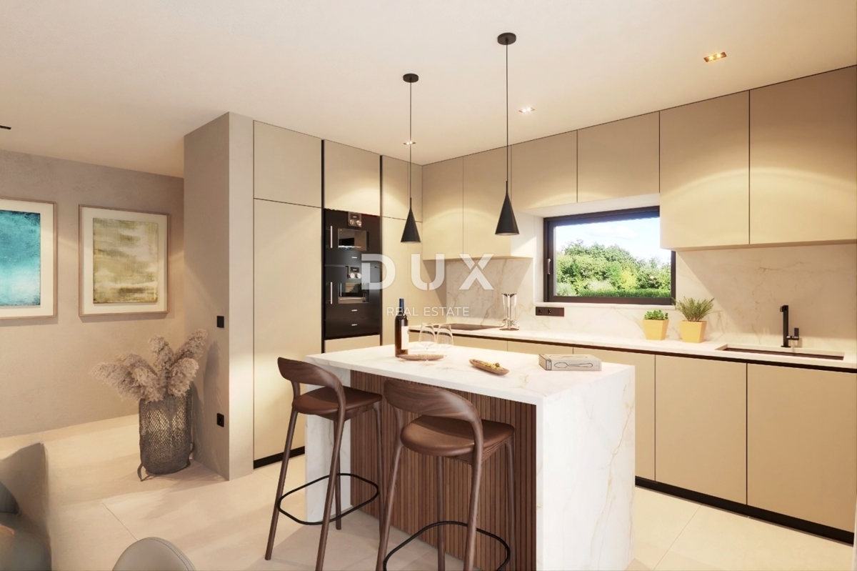 ISTRIA, SVETI LOVREČ - Spazioso terreno con permesso di costruzione