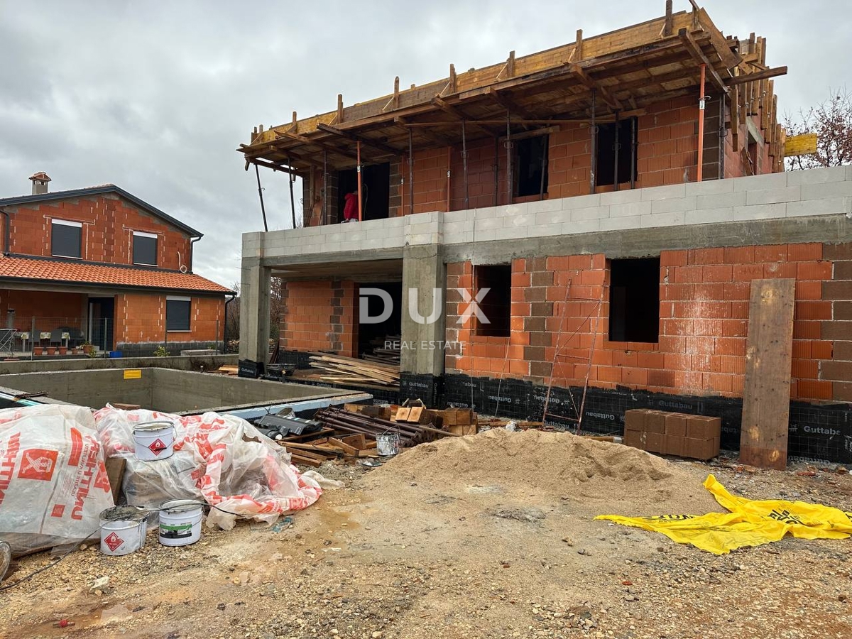ISTRIA, PARENZO - Casa in costruzione con piscina nella zona