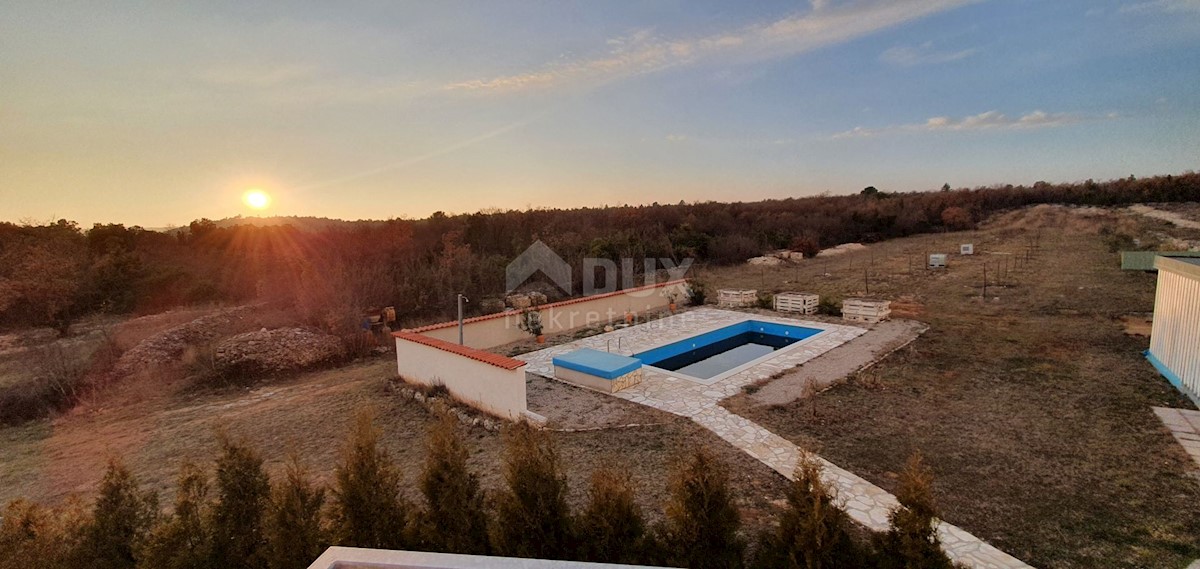 ISTRIA, LABIN - Casa con piscina in posizione tranquilla immersa nel verde