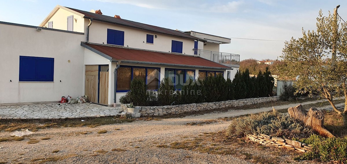 ISTRIA, LABIN - Casa con piscina in posizione tranquilla immersa nel verde