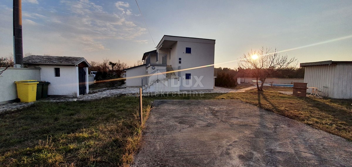 ISTRIA, LABIN - Casa con piscina in posizione tranquilla immersa nel verde