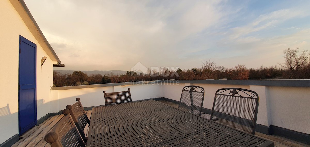 ISTRIA, LABIN - Casa con piscina in posizione tranquilla immersa nel verde