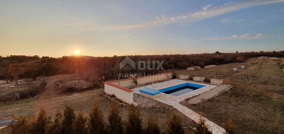 ISTRIA, LABIN - Casa con piscina in posizione tranquilla immersa nel verde