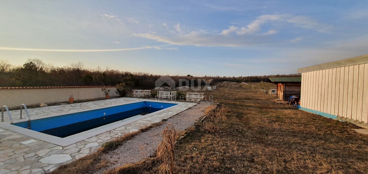 ISTRIA, LABIN - Casa con piscina in posizione tranquilla immersa nel verde