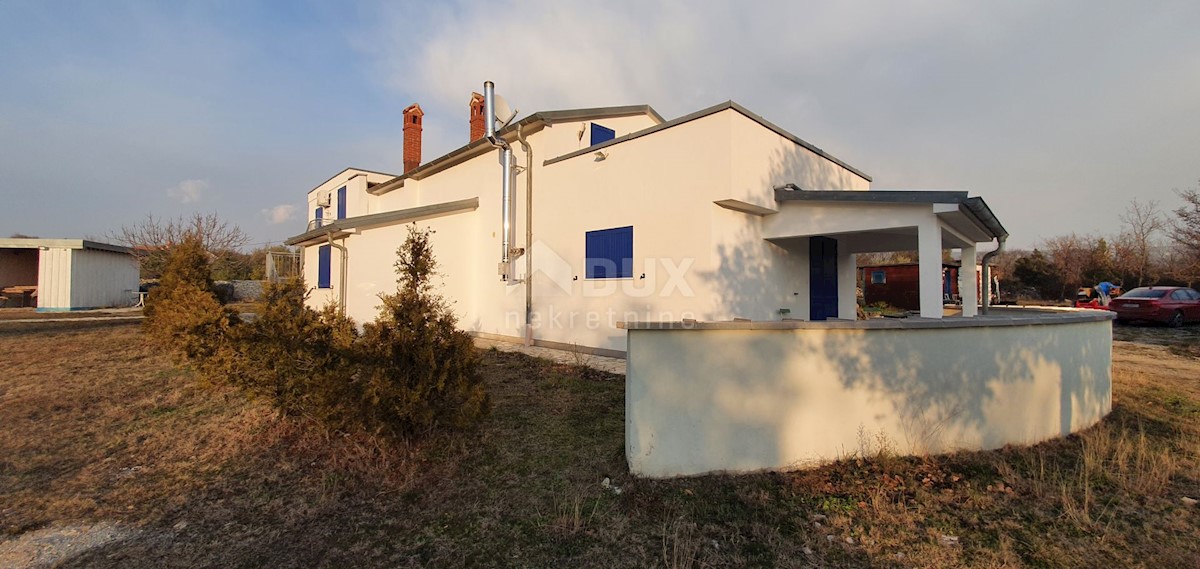 ISTRIA, LABIN - Casa con piscina in posizione tranquilla immersa nel verde