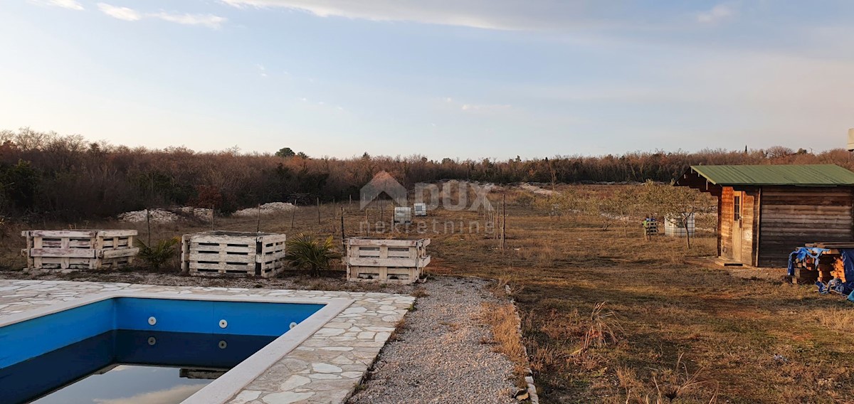 ISTRIA, LABIN - Casa con piscina in posizione tranquilla immersa nel verde