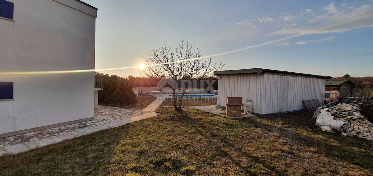 ISTRIA, LABIN - Casa con piscina in posizione tranquilla immersa nel verde