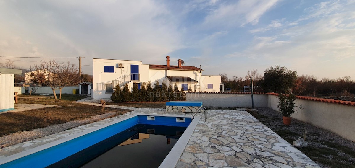 ISTRIA, LABIN - Casa con piscina in posizione tranquilla immersa nel verde