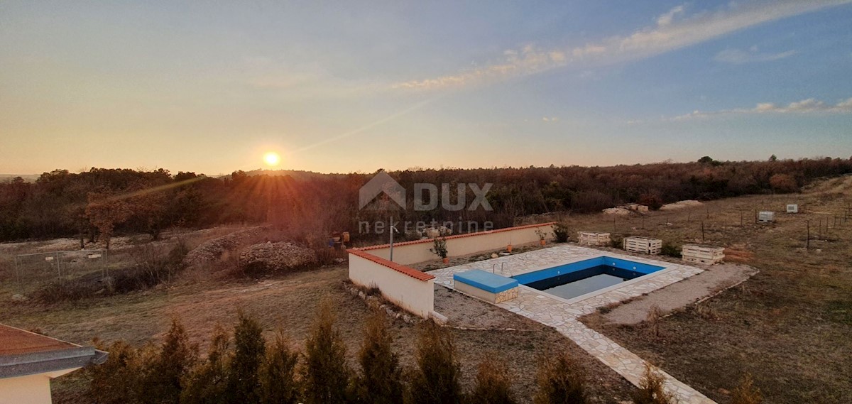 ISTRIA, LABIN - Casa con piscina in posizione tranquilla immersa nel verde