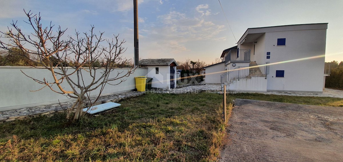 ISTRIA, LABIN - Casa con piscina in posizione tranquilla immersa nel verde