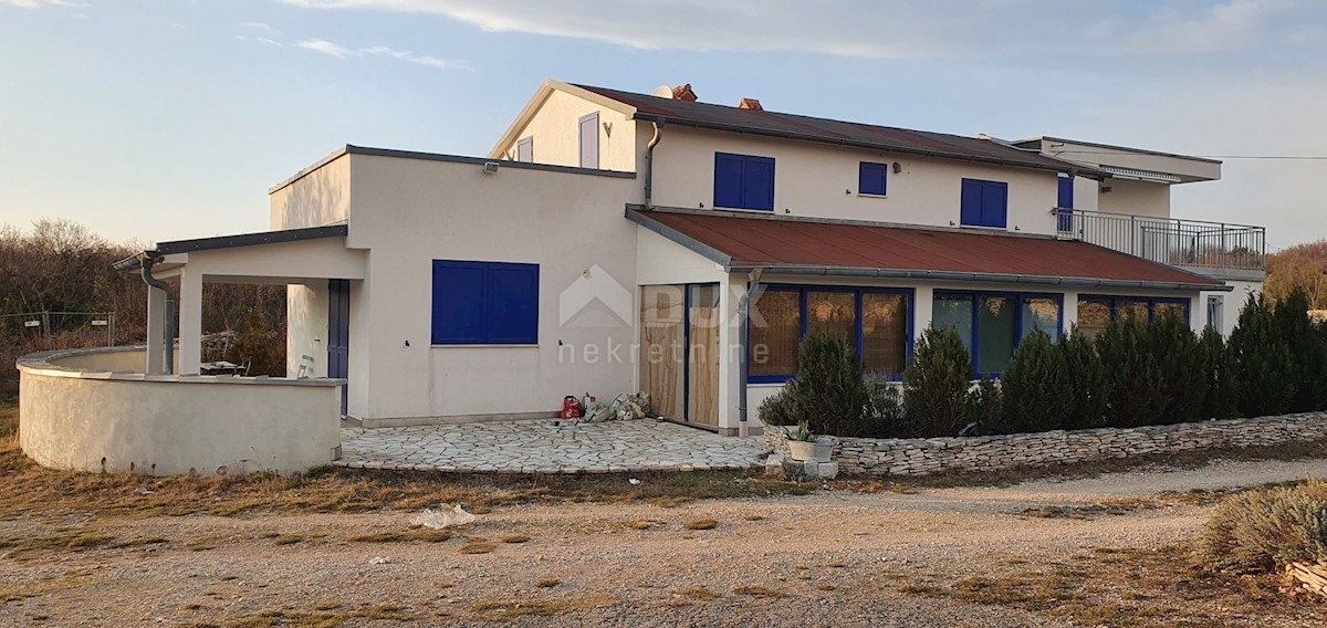 ISTRIA, LABIN - Casa con piscina in posizione tranquilla immersa nel verde